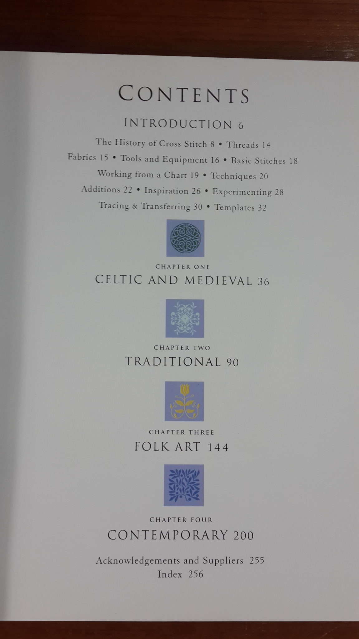 THE ULTIMATE CROSS STITCH COMPANION / DOROTHY WOOD