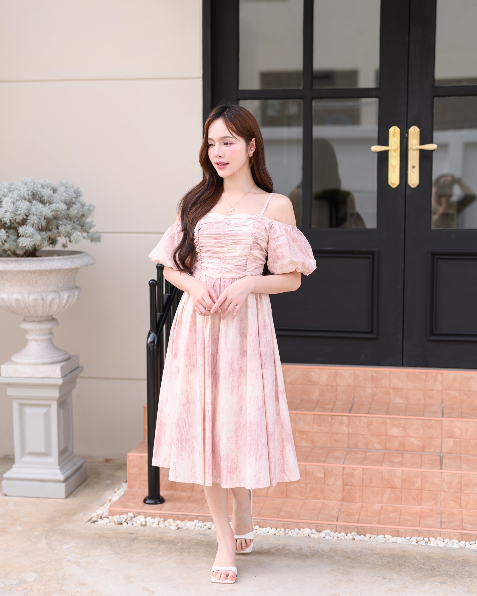Pastel Puff Sleeve Dress เดรสเปิดไหล่แขนพอง : สีชมพู