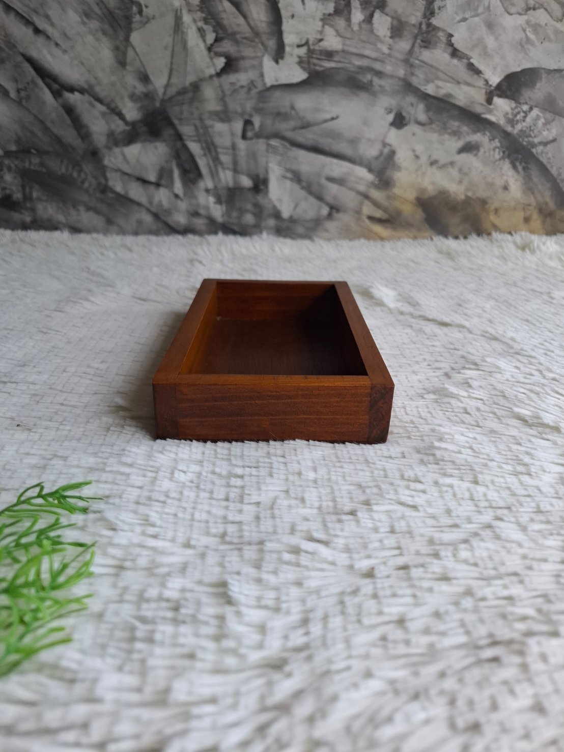 ถาดไม้สน