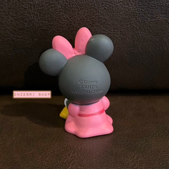 โมเดล Disney Characters A little sitting Soft Vinyl Figure ขนาดสูง 6 ซม. กว้าง 3 ซม. ตัวใหญ่ น่ารัก ตั้งได้ มี 4 แบบให้เลือก (สีจริงจะไม่ขาวเท่ารูปในเว็บนะคะ อย่างแมวมารีจะออกแนวสีครีม ๆ หน่อย)