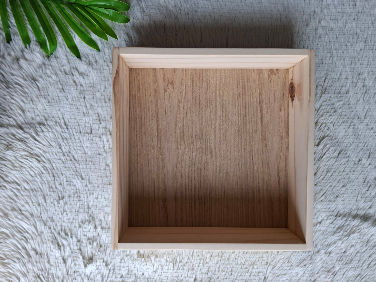 ถาดไม้สน