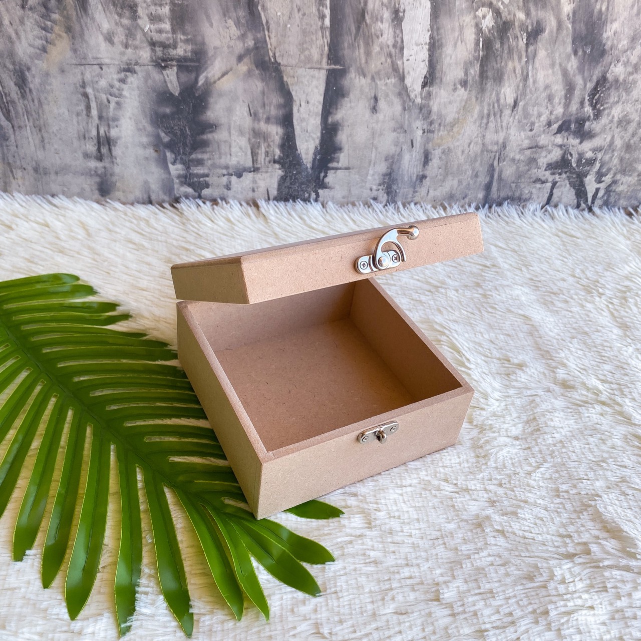 กล่องไม้ MDF ฝาล๊อค ตัวล๊อคไกปืน