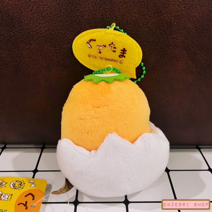 พวงกุญแจ Gudetama (Limited) ตรงตัวสูงประมาณ 10 ซม. (วัดไม่รวมโซ่) แบบพรางตัวเป็นกัปปะ ตรงป้ายชื่อที่เป็นสกรีนมีลอกบ้าง