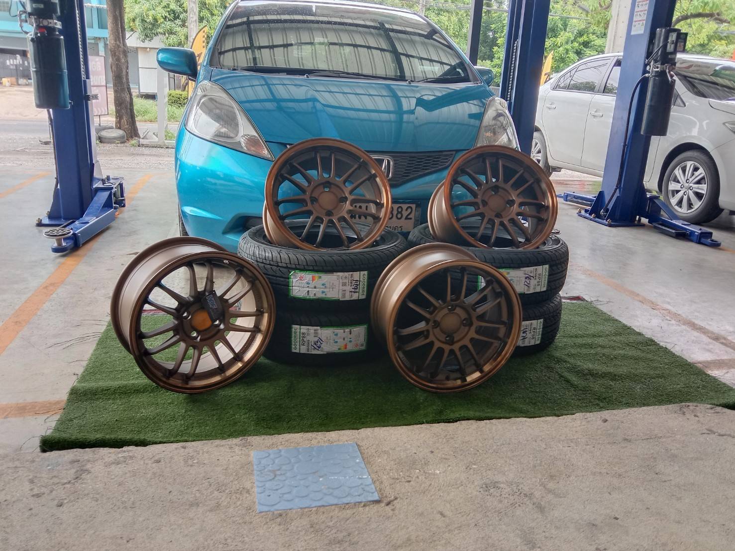 แม็กซ์ RE30 15x7.0 4H100 ET 33 + ยาง GOOD RIDE RP88 195/55R15