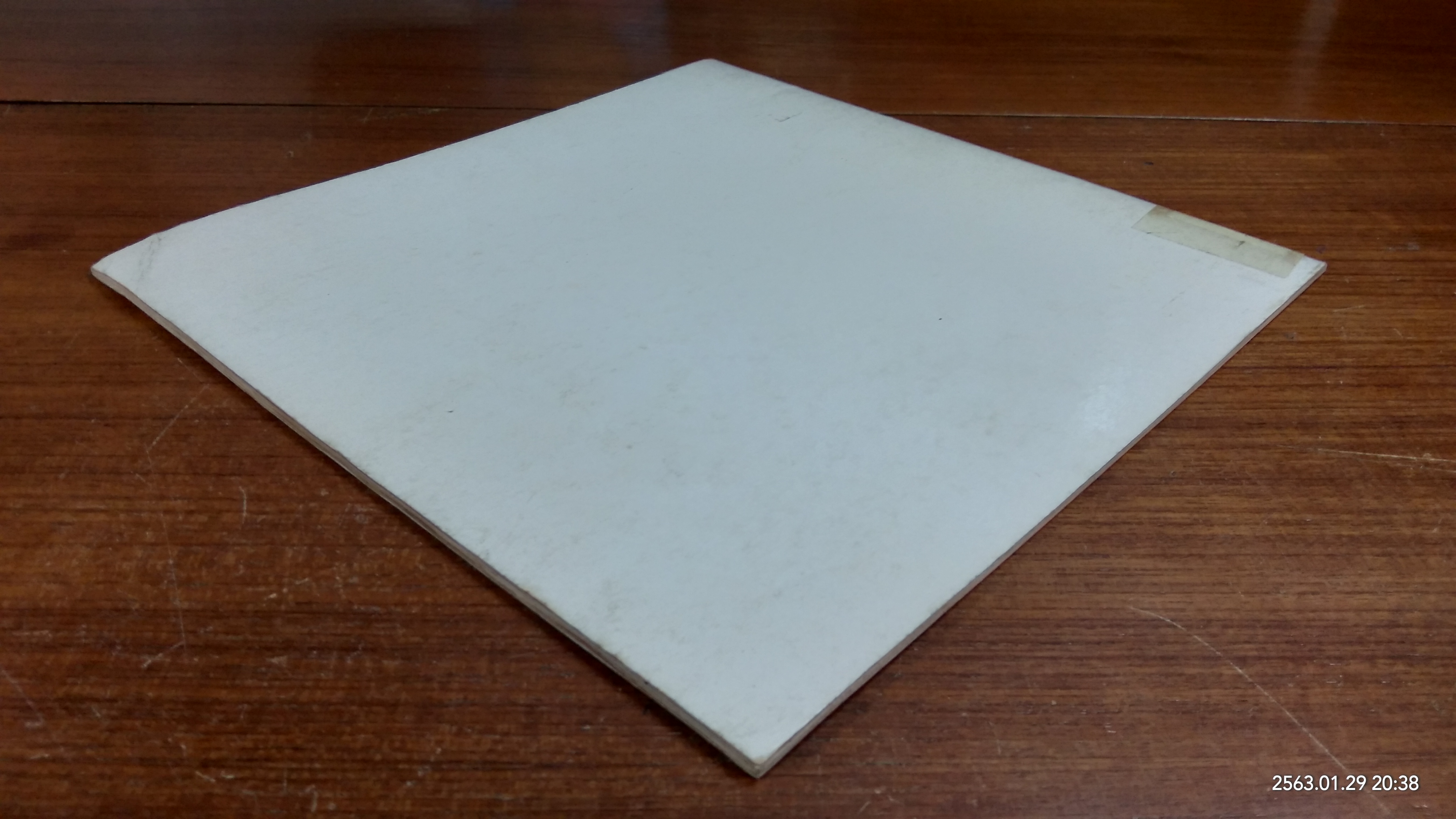 เนื่องในอภิลักขิตสมัย คล้ายวันพระราชสมภพ สมเด็จพระนางเจ้าฯ พระบรมราชินีนาถ ๑๒ สิงหาคม ๒๕๒๗ (มีตราห้องสมุด)