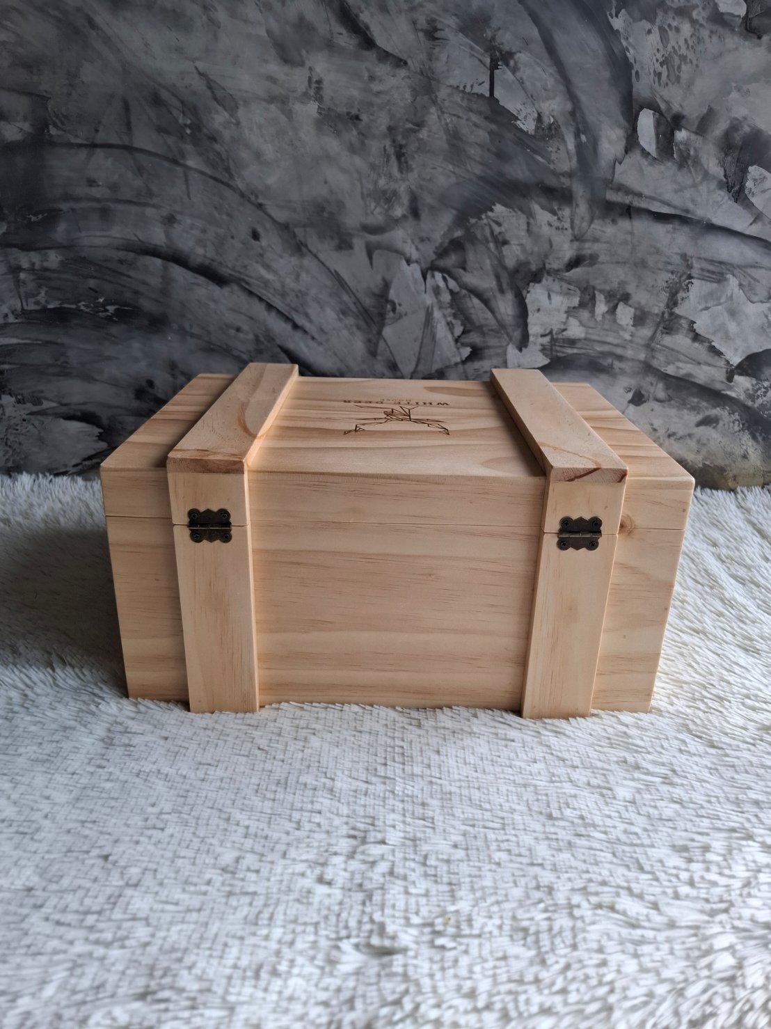 กล่องไม้สนฝาล็อค