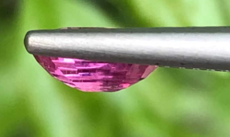 พลอย พัดพารัดชา(Padparadscha Sapphire) 1.56 กะรัต (Cts.)