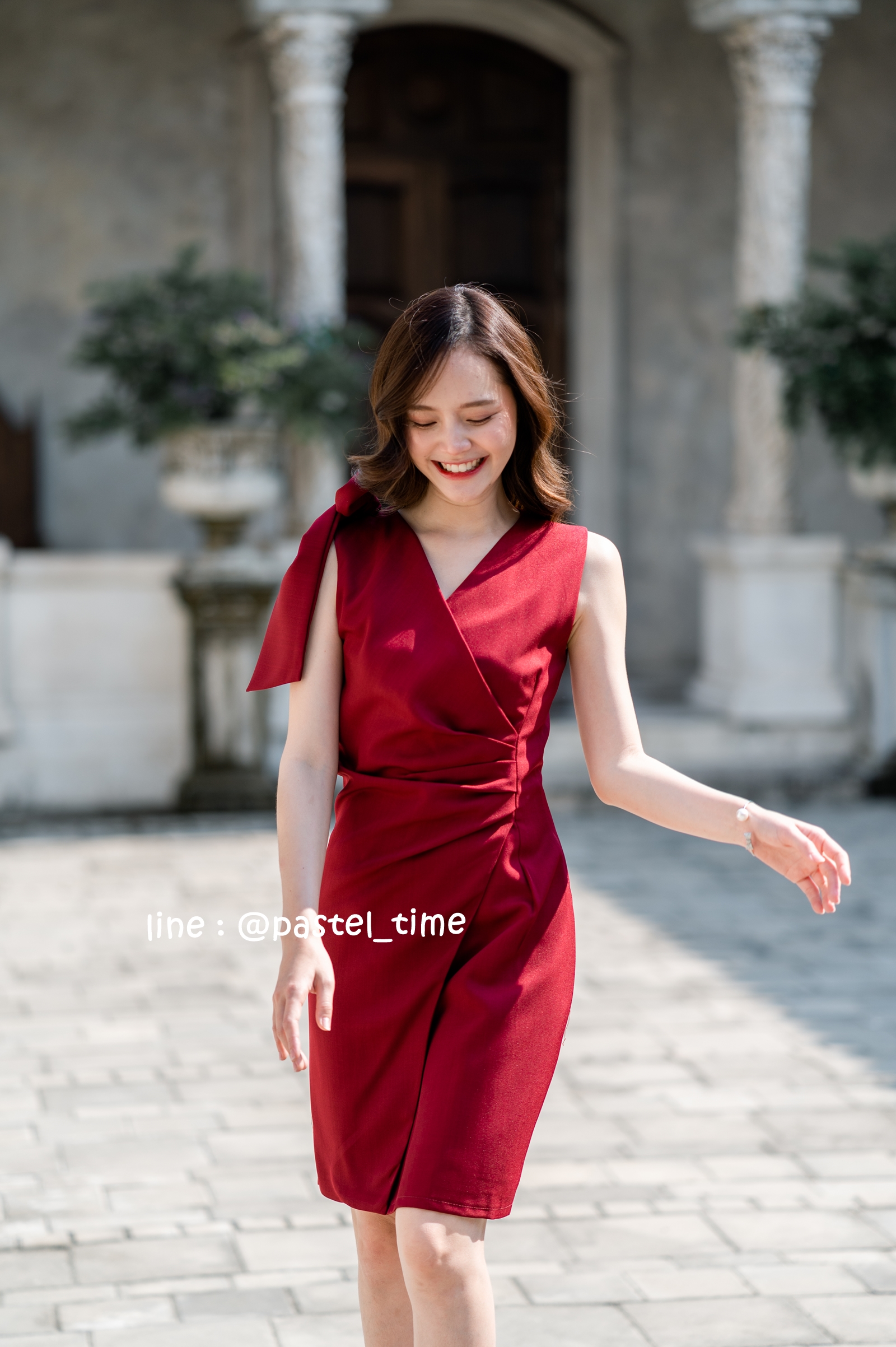 Dacia Bow Shoulder Dress – สีแดงเลือดหมู