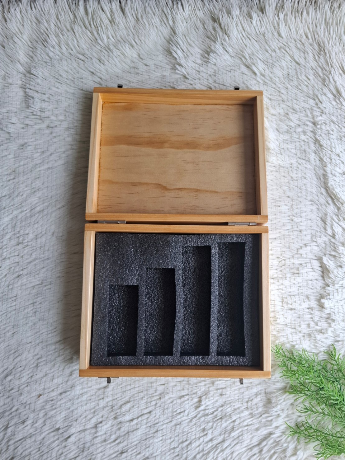 กล่องไม้สนฝาล็อค