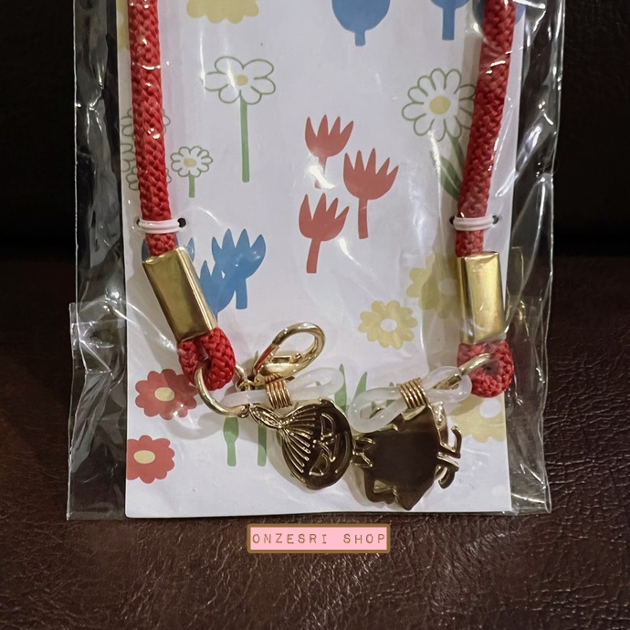 สายคล้องหน้ากาก Moomin Mask Strap แบบ Little My สีแดง ขนาดยาว 80 ซม. เป็นสายเชือกแต่งโลหะสีทอง