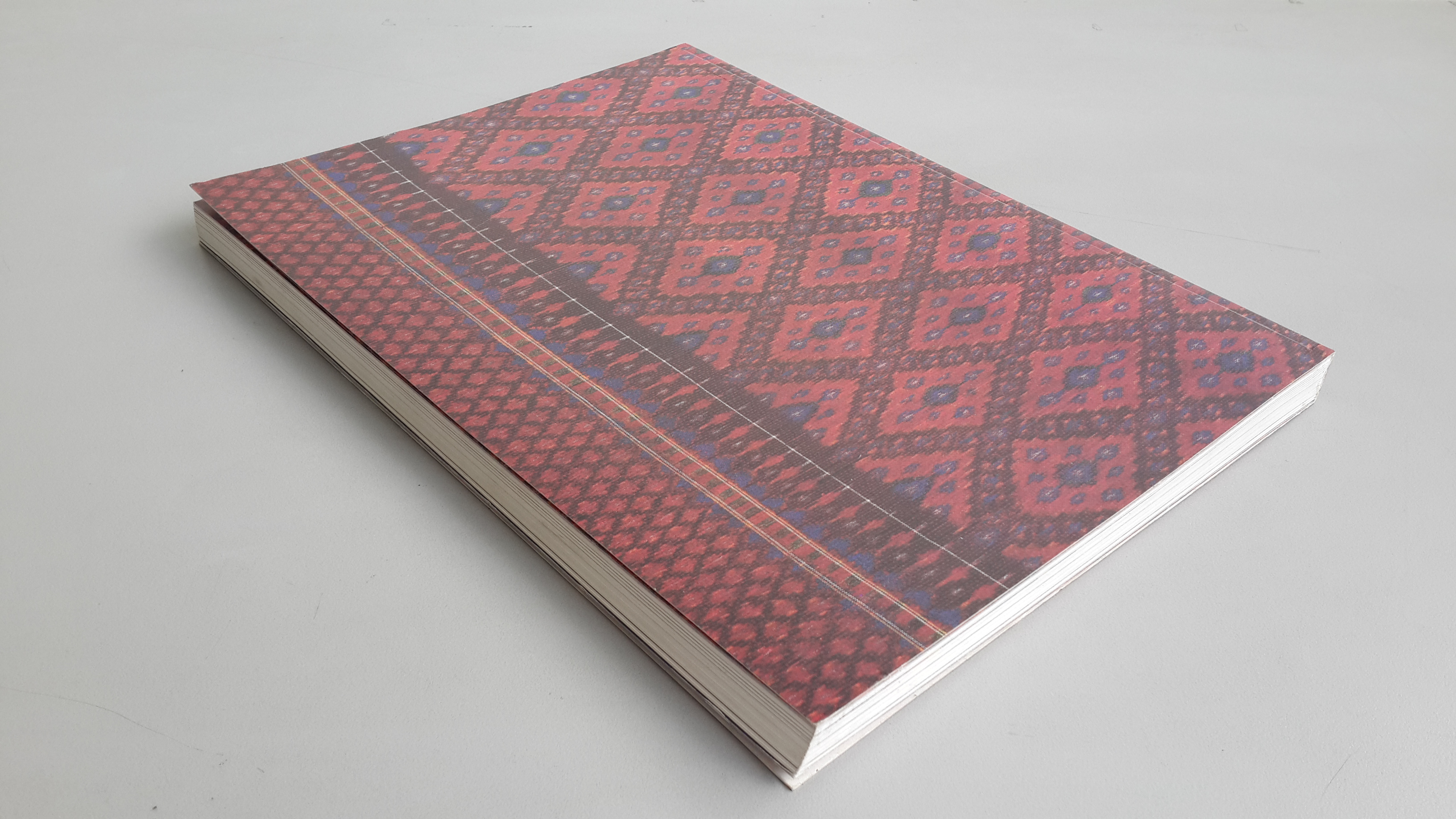 สมุดภาพสตรีไทยกับอาชีพ / สำนักงาน กสส.