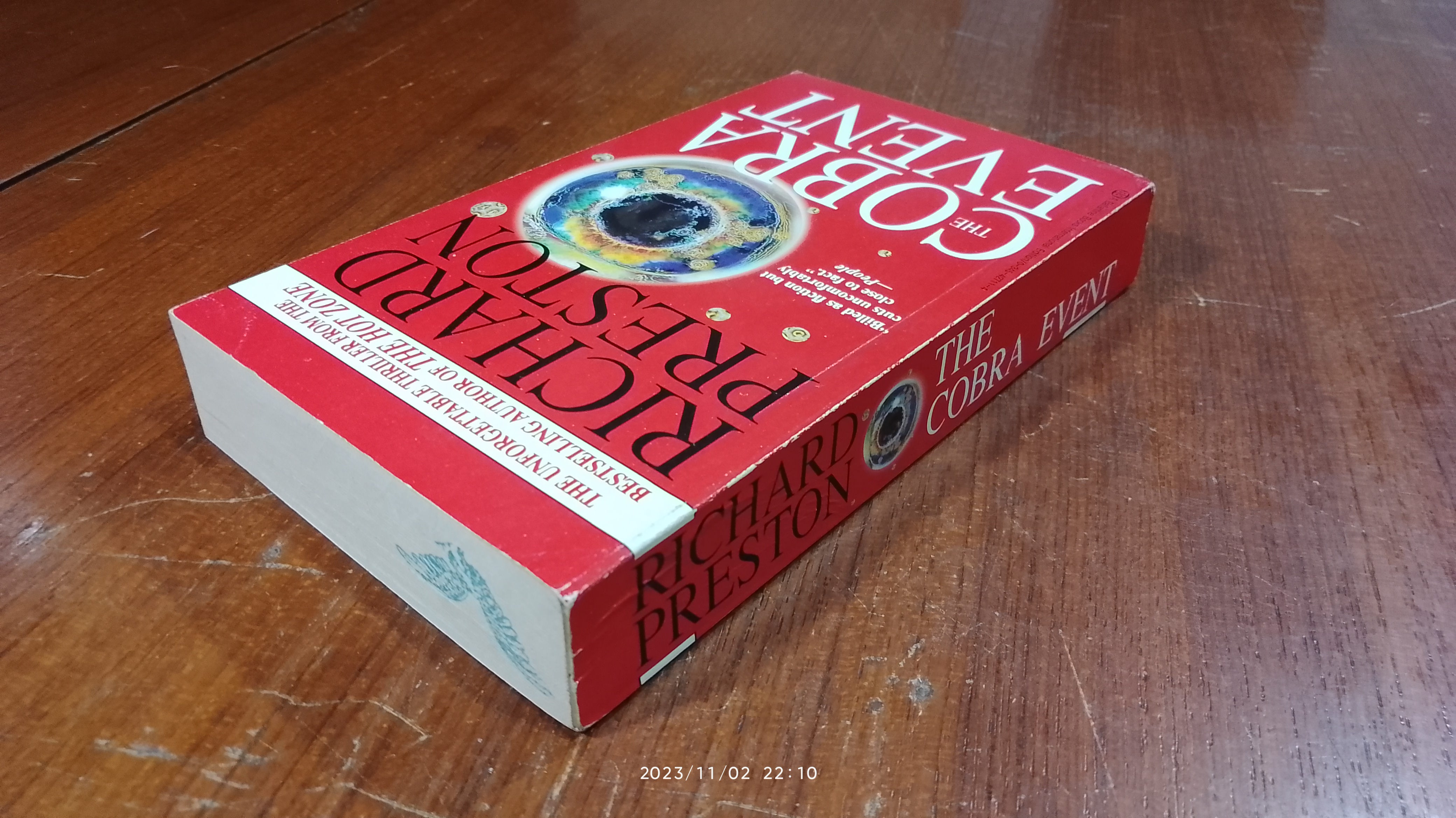 โคบรา...สายพันธุ์เพชฌฆาต / สุวิทย์ ขาวปลอด แปล