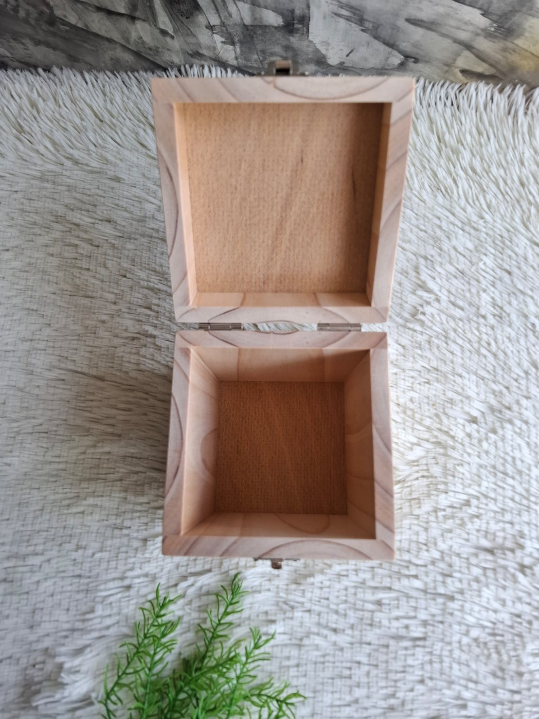 กล่องไม้สนรุปแบบฝาล็อค