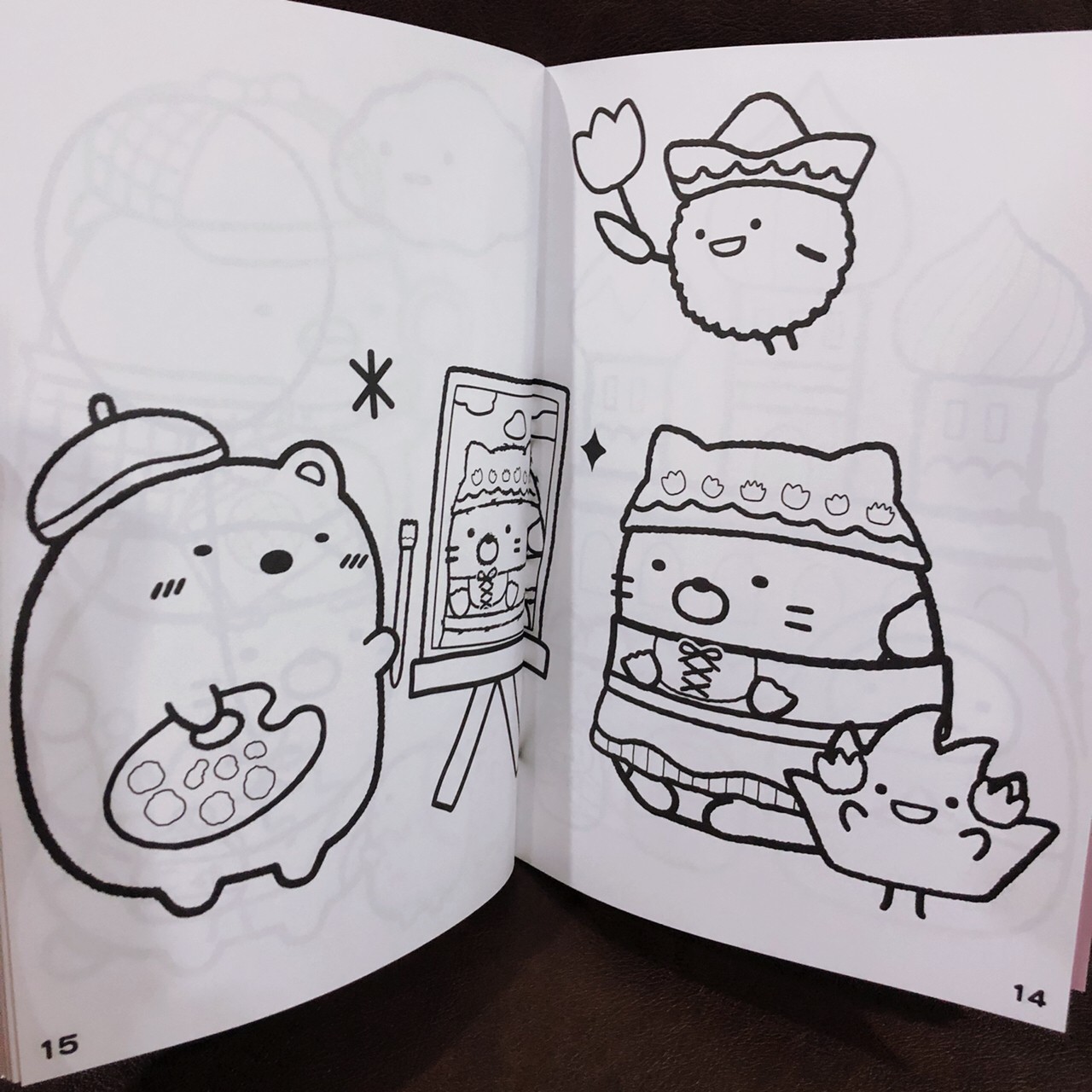 สมุดระบายสี Sumikko Gurashi Coloring Book ปก Studying Sumikko ขนาด B5 (18.2 x 25.7 ซม.) เป็นกระดาษอย่างดี มี 32 หน้า