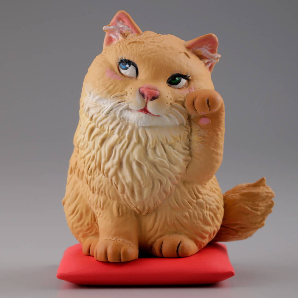Kaiyodo Capsule Q Museum Kunio Sato's Lucky Cat V.3 โมเดลแมวกวักนำโชค Maneki Neko พร้อมแท่นวาง แบบน้องแมว Persian สีส้ม สูงประมาณ 4 ซม.