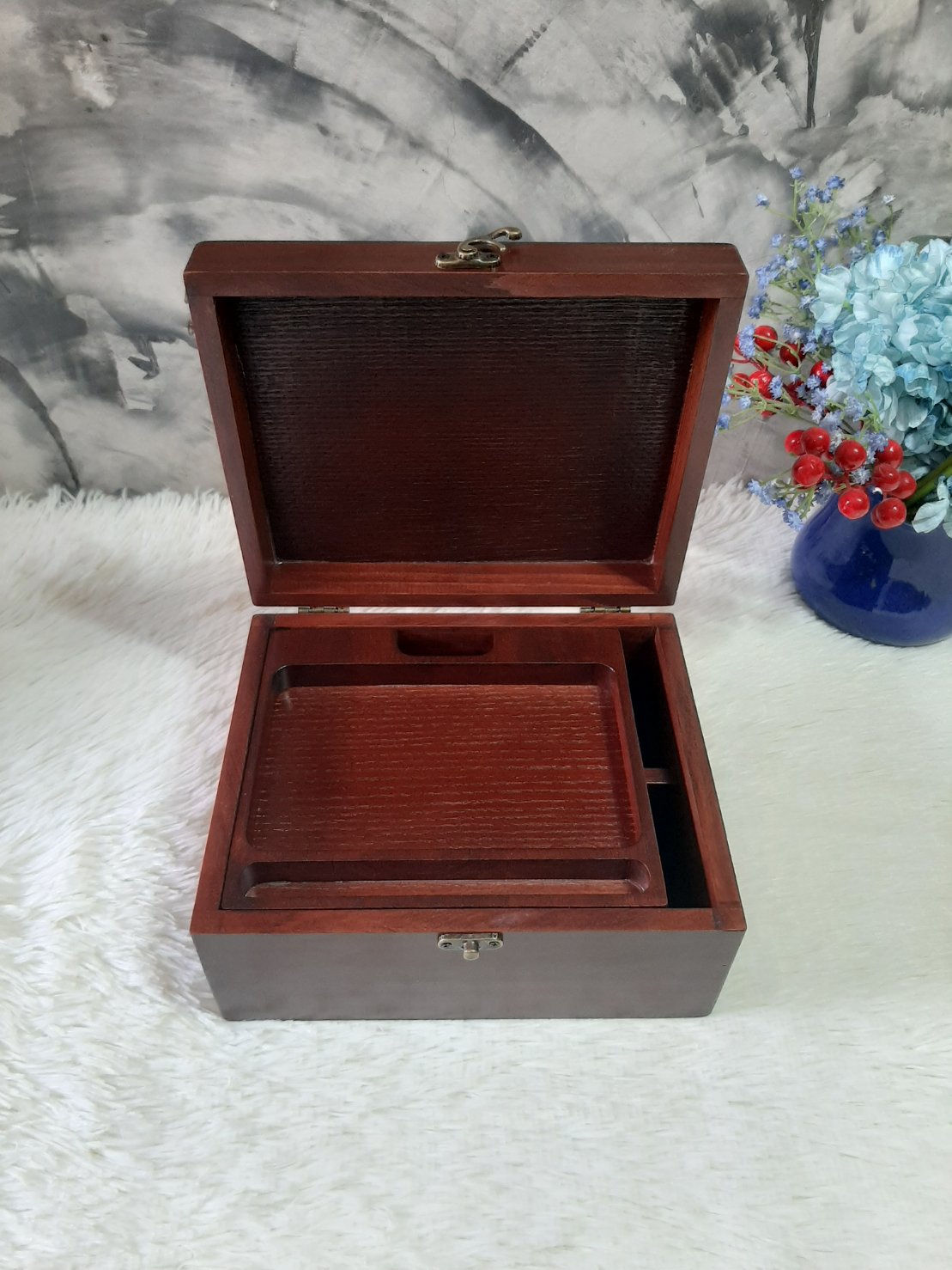 กล่องไม้ฝาล็อคสีมะฮอกกานี