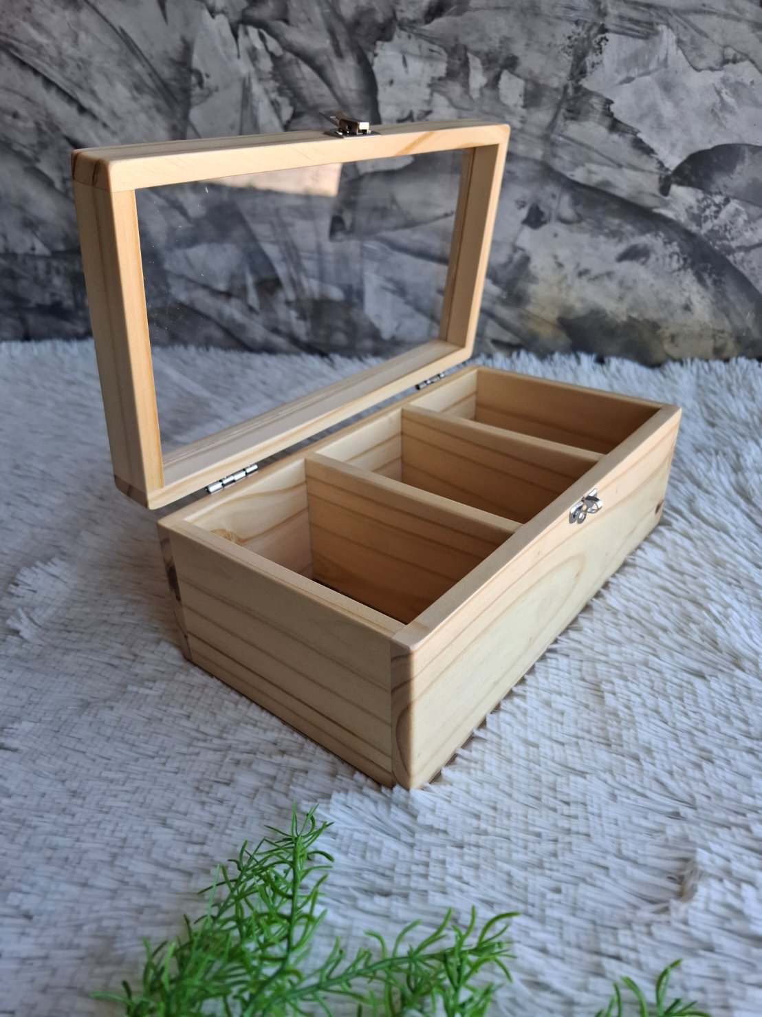 กล่องไม้ฝาล็อคอะครีลิคใส