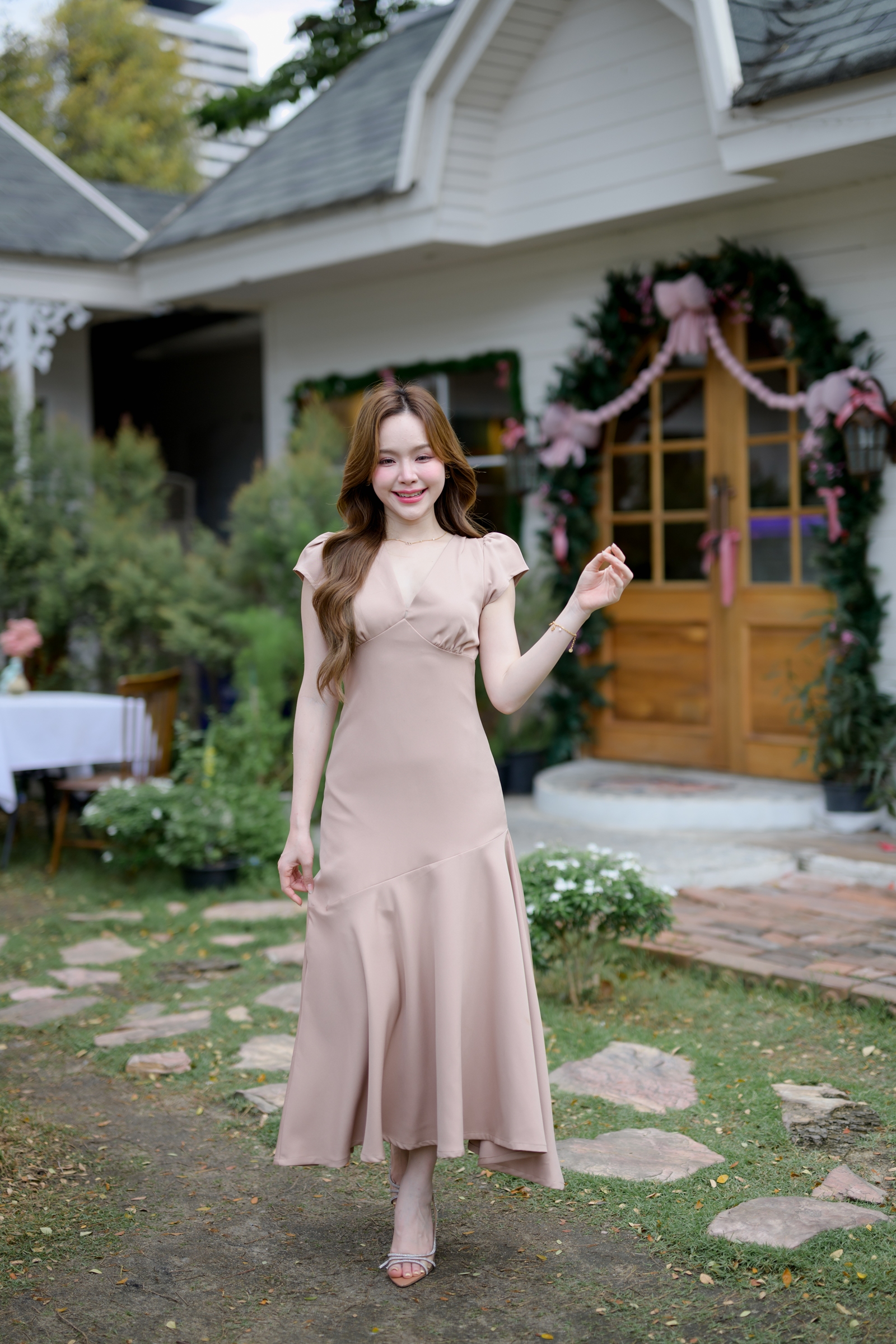 Petal Sway Maxi Dress : สีโอวัลติน