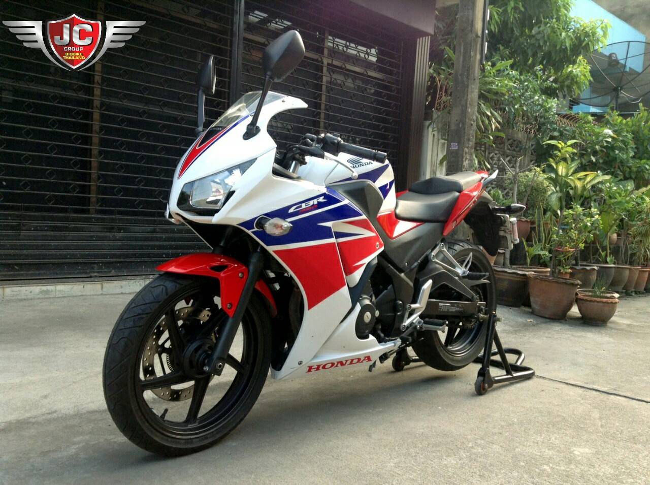 จัดโปรแรงส์ๆ!! ออกรถ 1,900 บาท (ไม่ค้ำ ) CBR300abs<<<จดทะเบียนปี 2015 Tri-colour