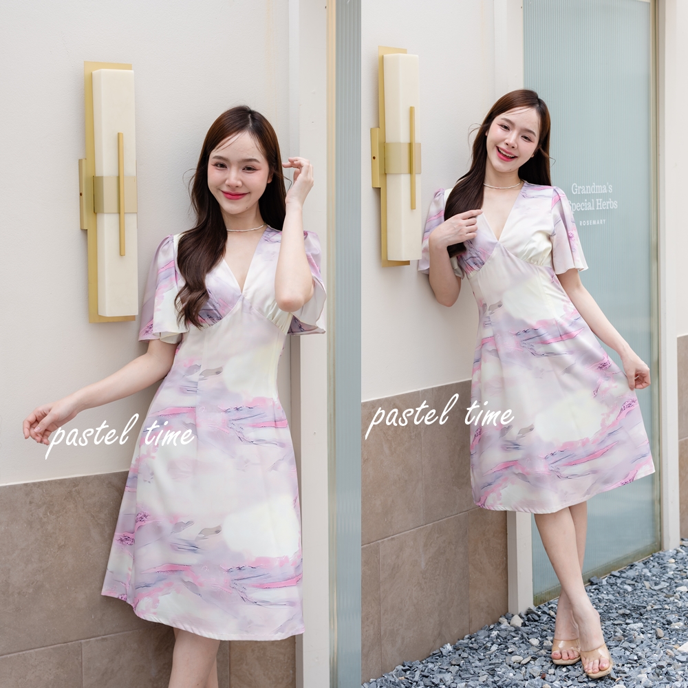 Sassy Midi Dress : Pink Candy โทนสีชมพู-ขาว-เทา