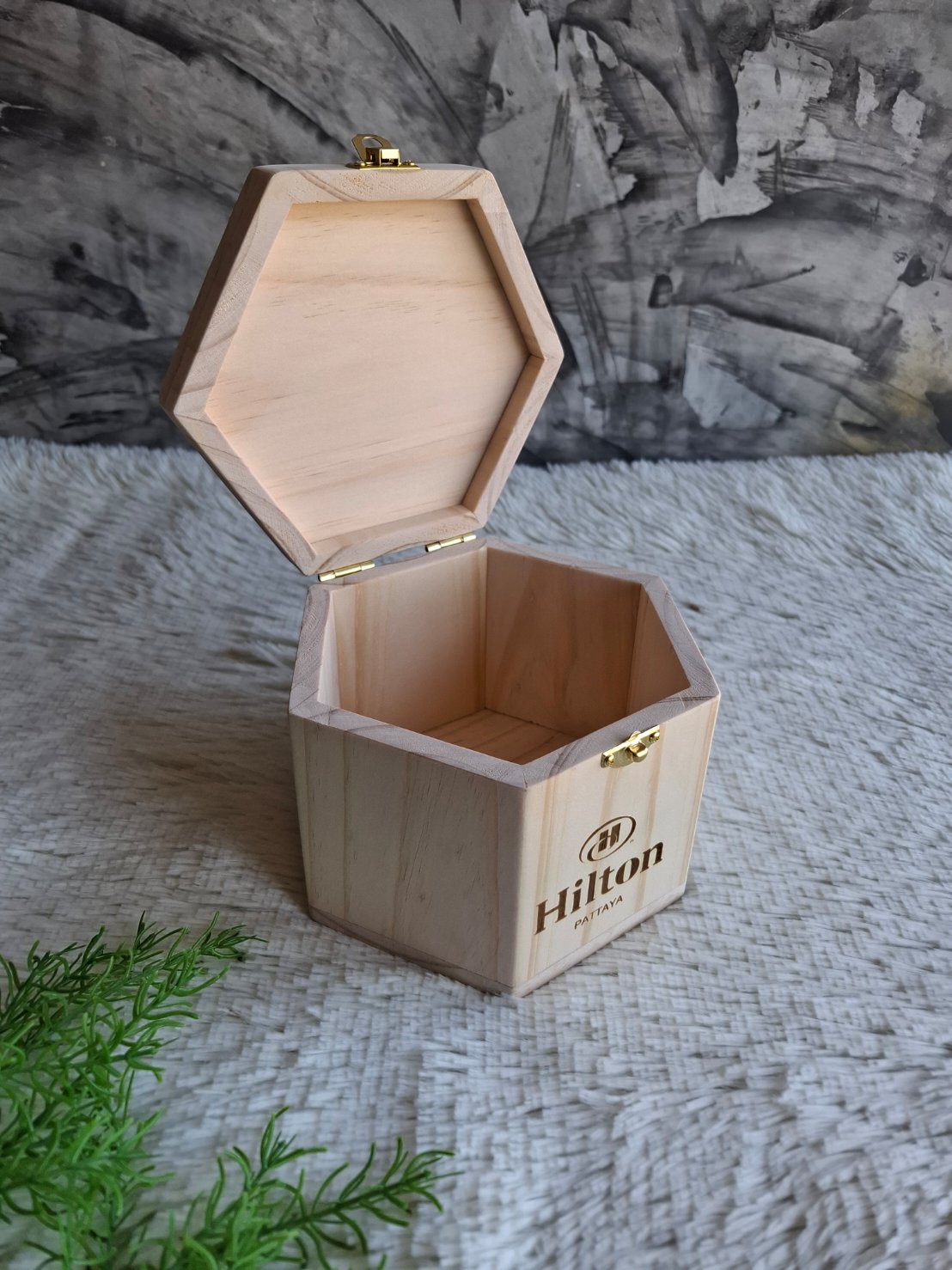 กล่องไม้โอมากาเสะ 6 เหลี่ยม