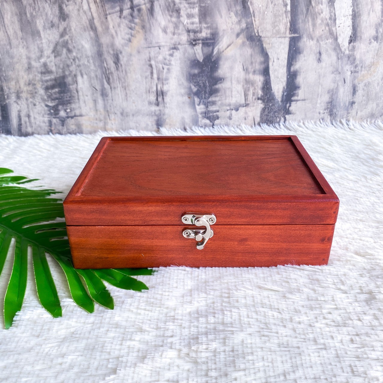 กล่องไม้สนฝาล็อคกัดโค้ง (Wooden box with lock lid)