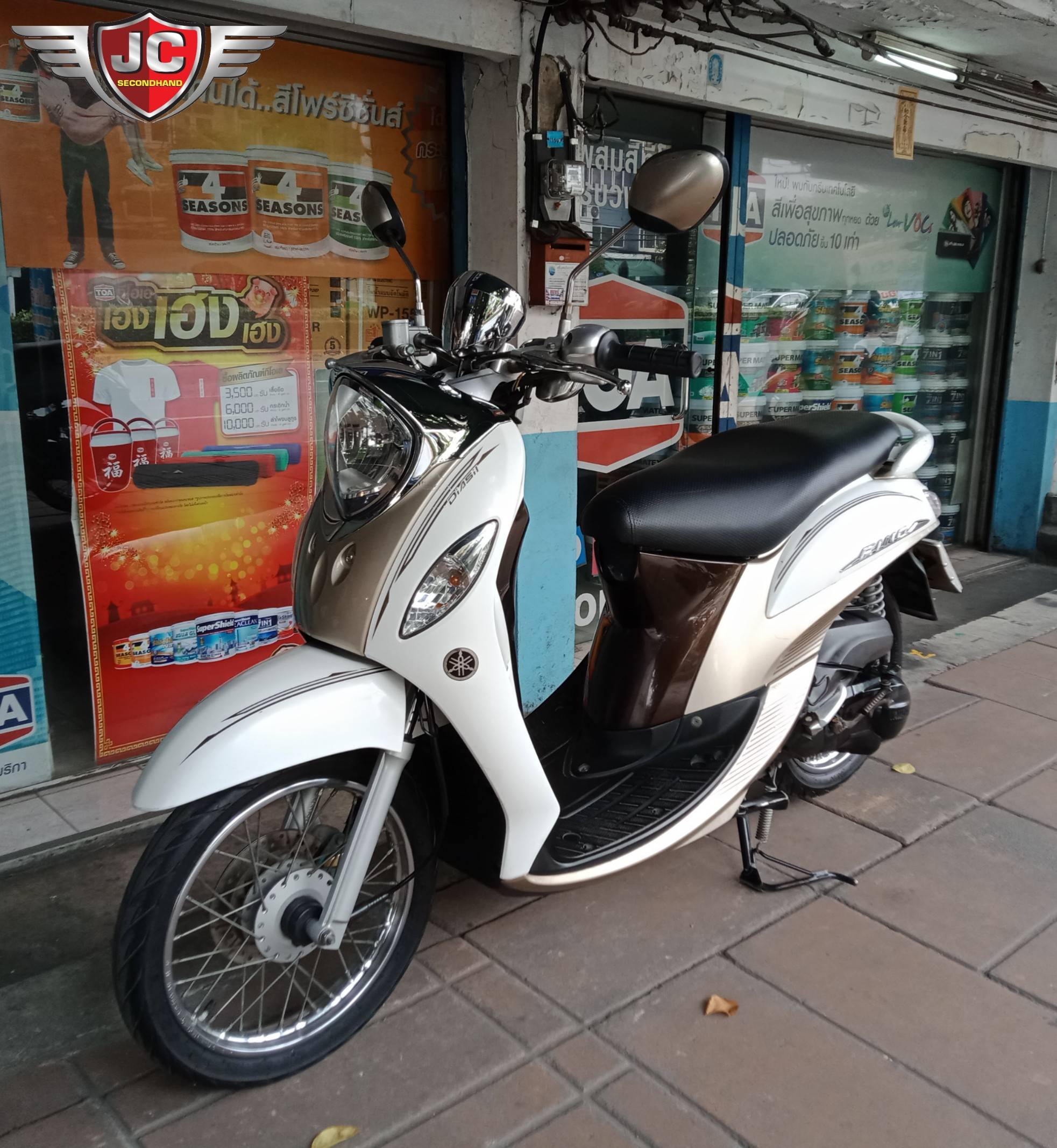 รถบ้านมือเดียวเข้าใหม่ จ้า Yamaha Fino หัวฉีด ปี57 เครื่องดีเดิมๆ ไม่ดังไม่ควัน ขี่เนียลอยู่ ชุดสีแท้ทั้งคัน มีรอยตามการใช้งาน