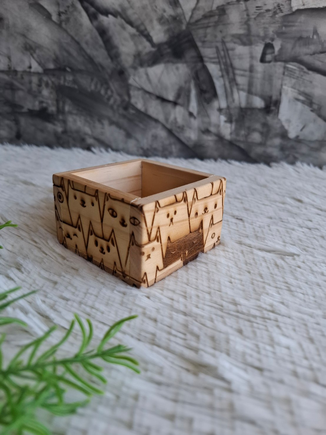 ถาดไม้สน