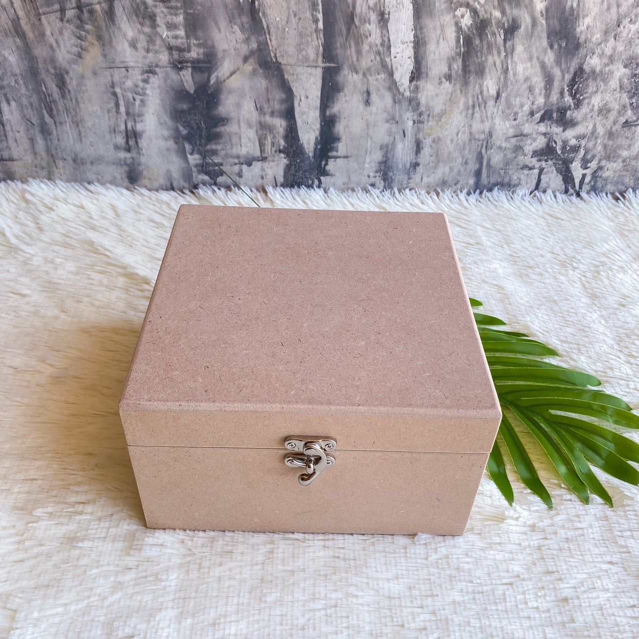 กล่องไม้ MDF ฝาล๊อค ตัวล๊อคไกปืน