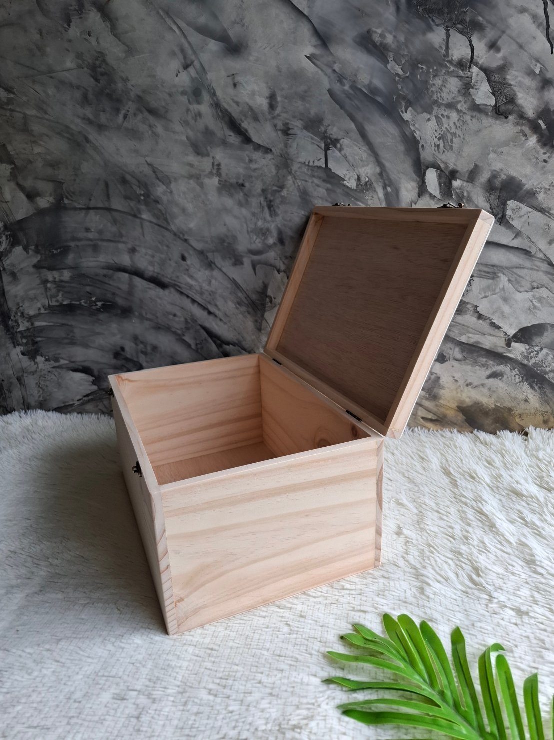 กล่องไม้สนแบบฝาล็อค