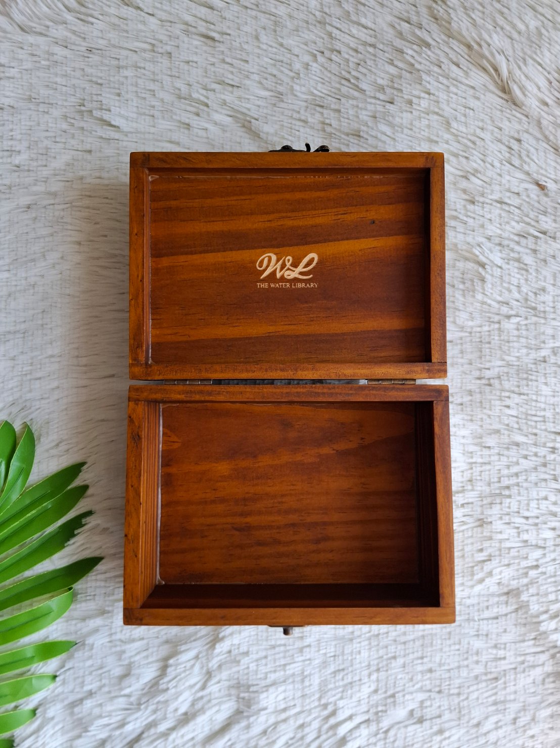 กล่องไม้ฝาล็อค สีสัก