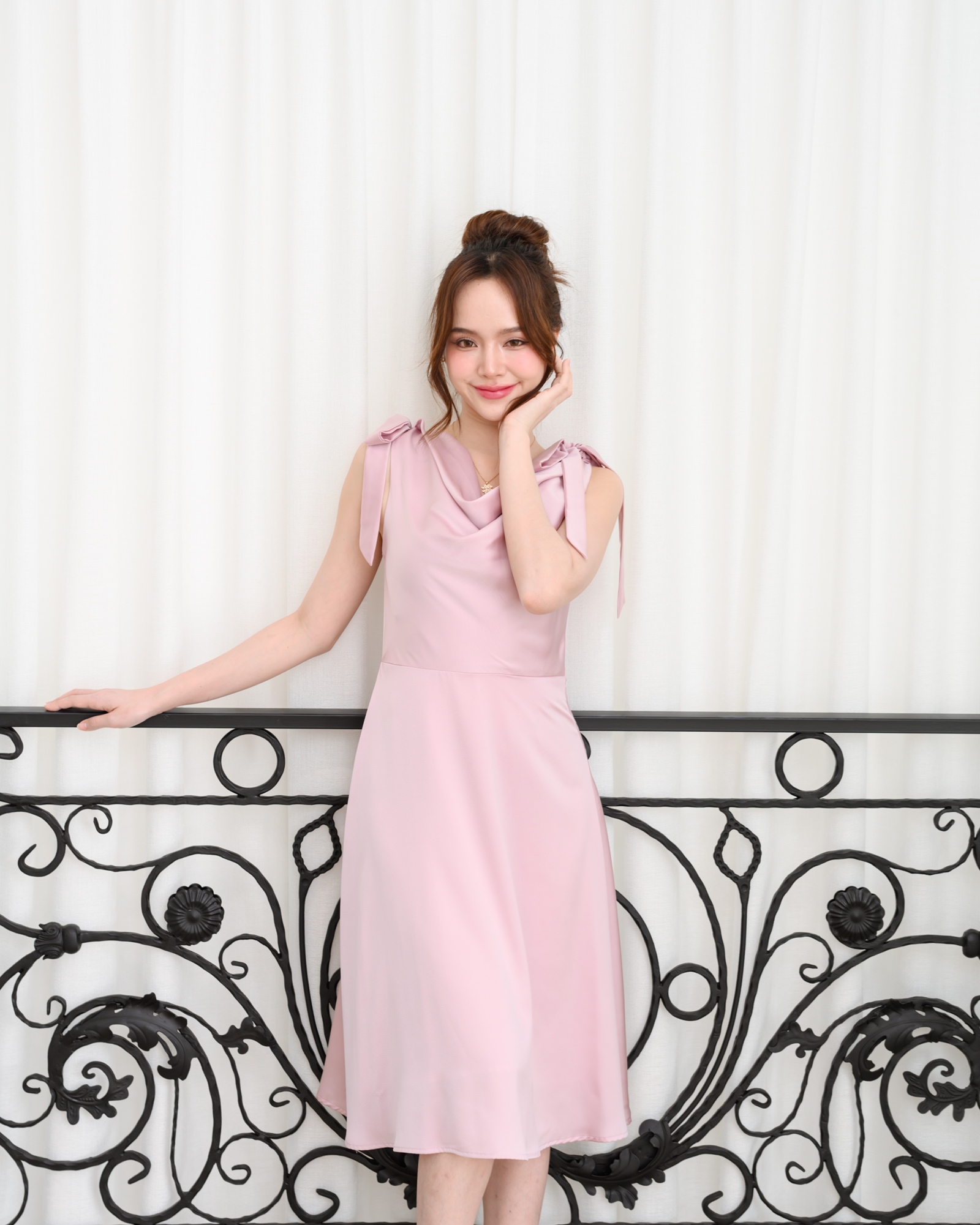 Amour Dress : สีชมพู (โบว์ผูกได้หลายแบบ)