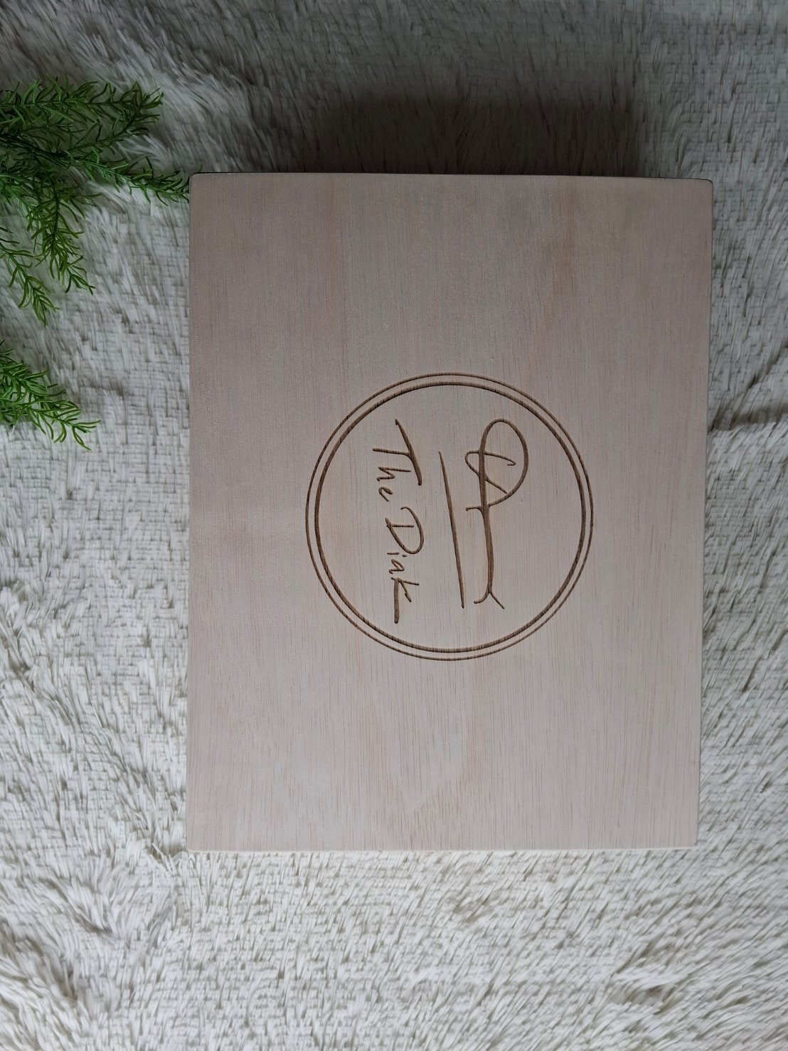 กล่องไม้ฝาครอบ