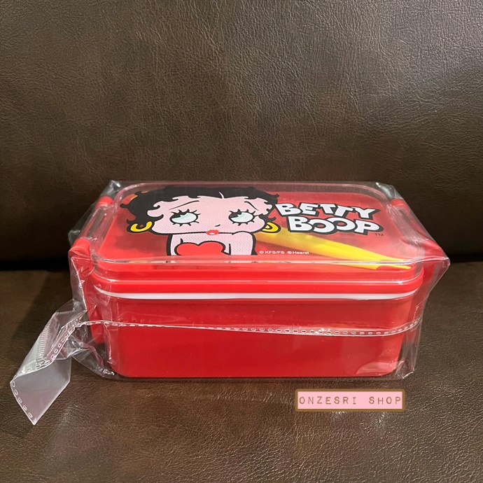 กล่องข้าวพร้อมตะเกียบ ลาย Betty Boop สีแดง ขนาด 10.2 x 18 x 7 ซม.