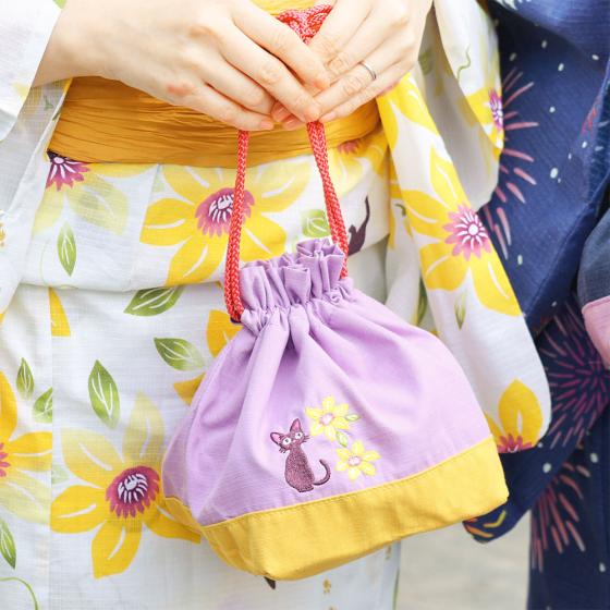 ถุงผ้ารูดเชือกแบบญี่ปุ่น Studio Ghibli Japanese Drawstring Bag แบบ Kiki's Delivery Service สีม่วงอ่อน ขนาด 30 x 20 x 16 ซม. ฐานกว้าง