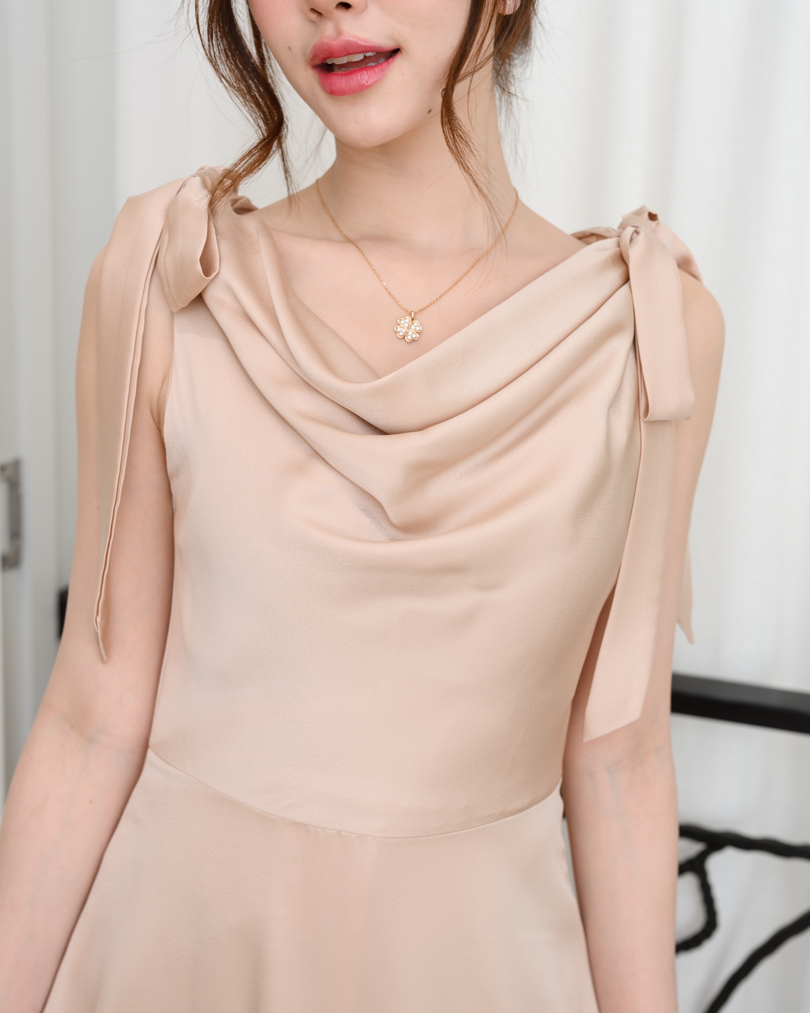 Amour Dress : สีแชมเปญ (โบว์ผูกได้หลายแบบ)