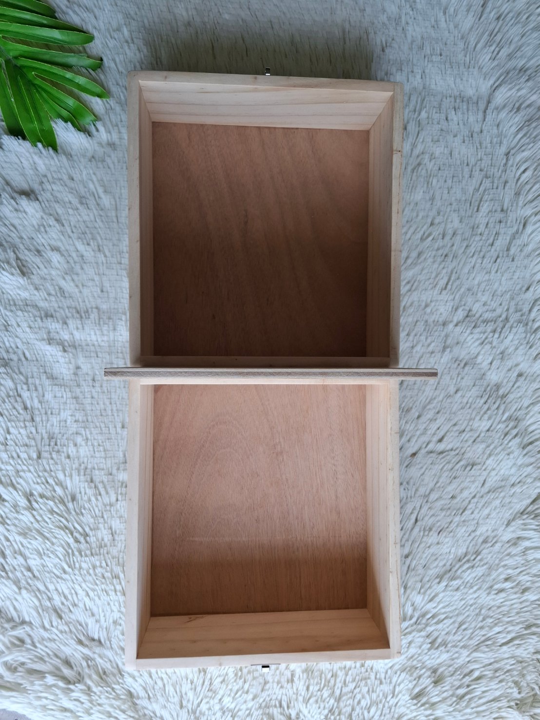 กล่องไม้ฝาล็อค