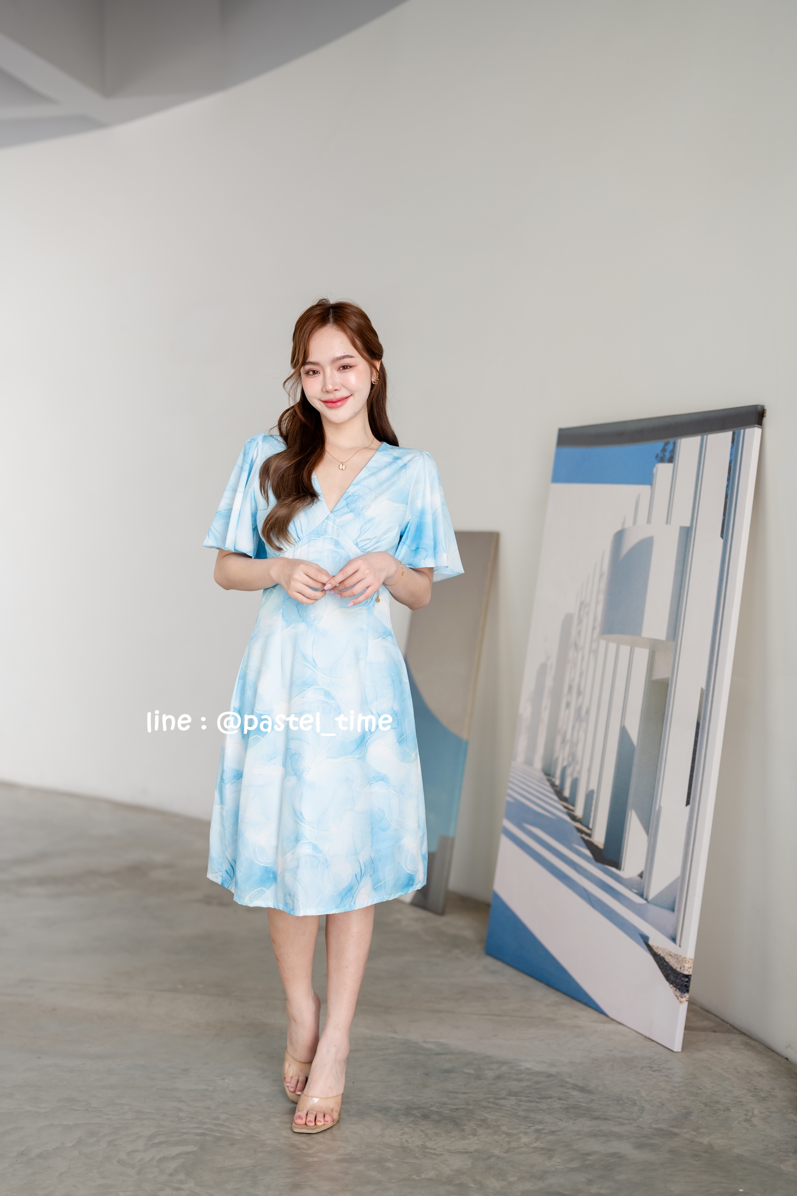 Sassy Marble Midi Dress : Vivid Blue โทนฟ้าสดใส