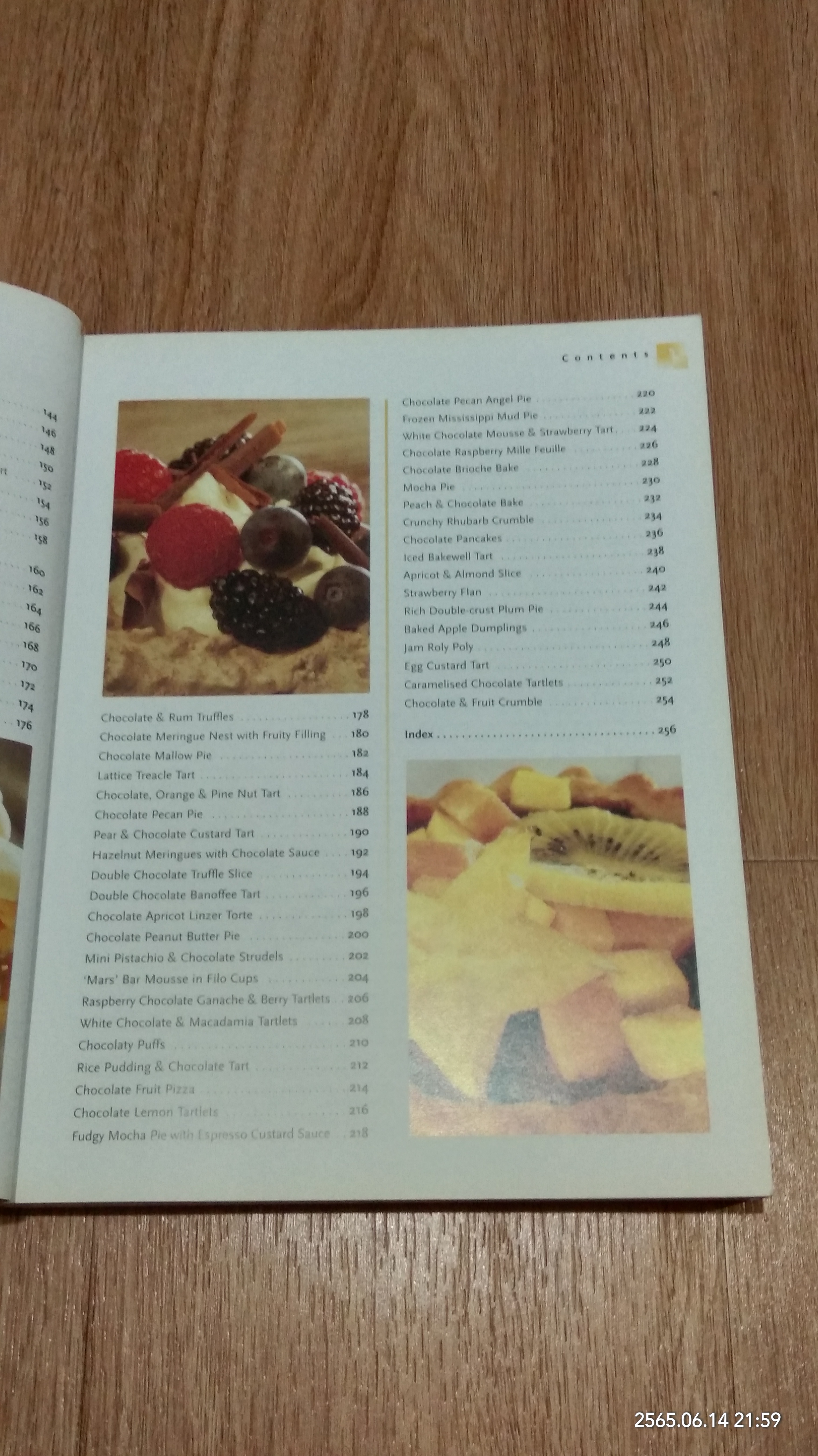 EVERYDAY COOKBOOK : cakes & desserts