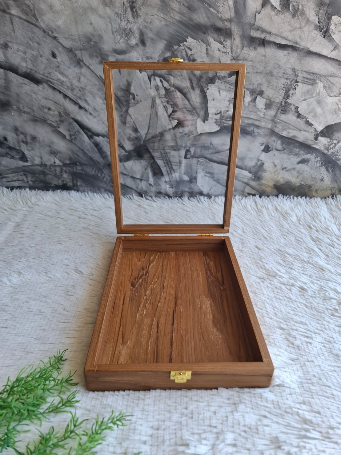 กล่องไม้สักฝาอะครีลิค