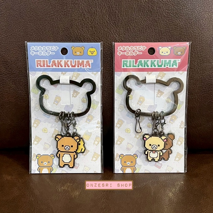 พวงกุญแจ Rilakkuma Gaming Collection Metal Carabiner ขนาด 14 x 7.5 ซม. ทำจากโลหะ มีห่วงไว้ห้อยได้ 2 ห่วง มี 2 แบบให้เลือก