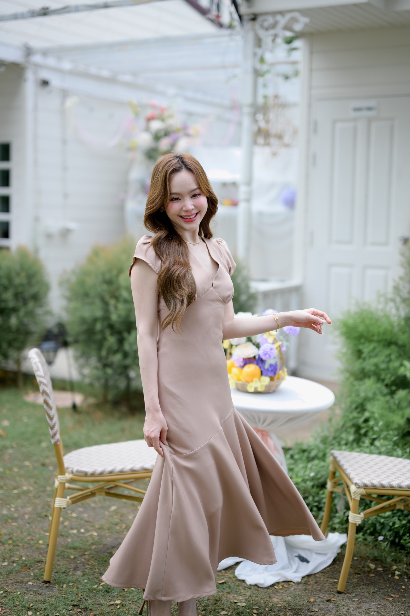 Petal Sway Maxi Dress : สีโอวัลติน