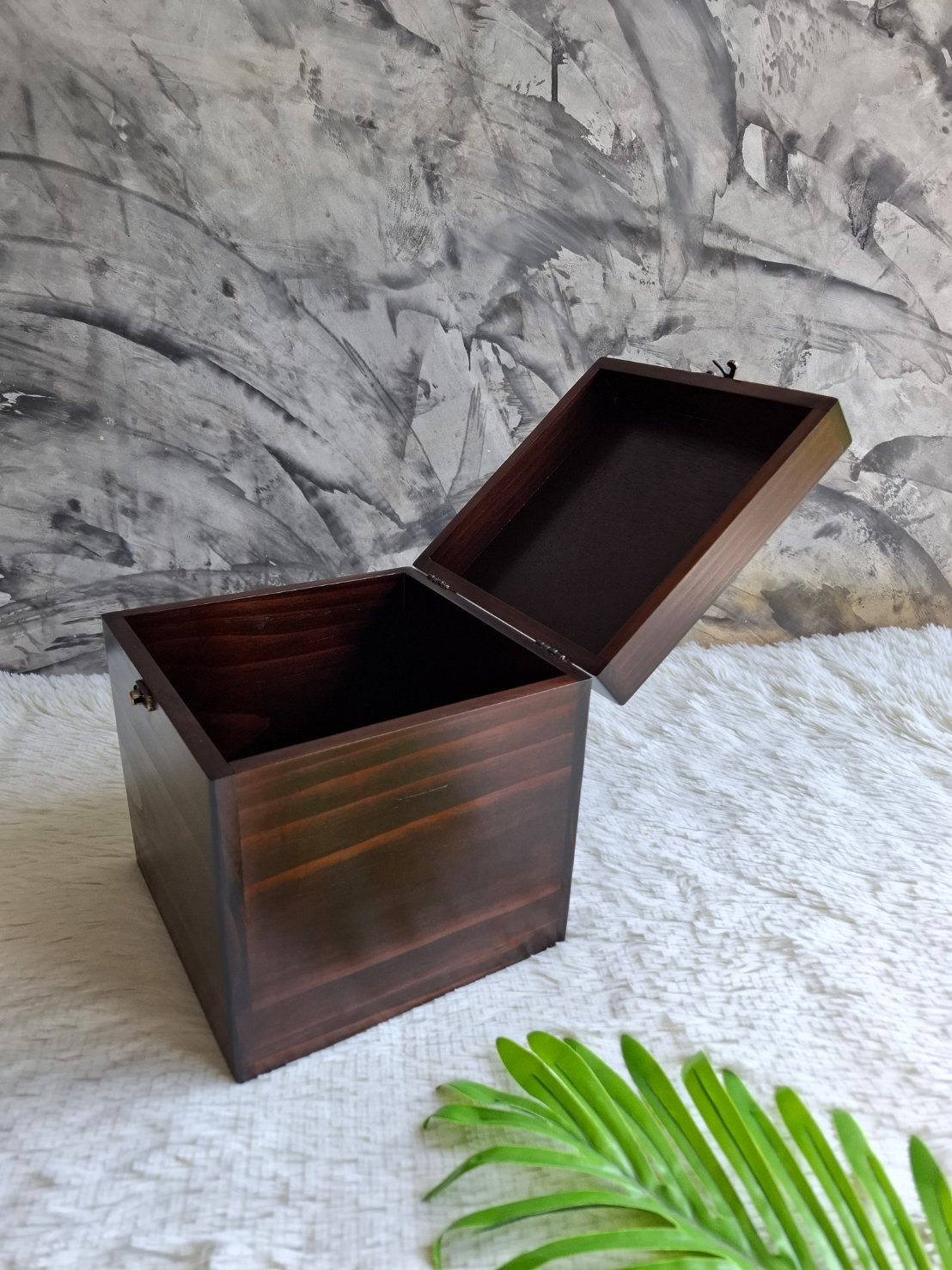 กล่องไม้สนฝาล็อค