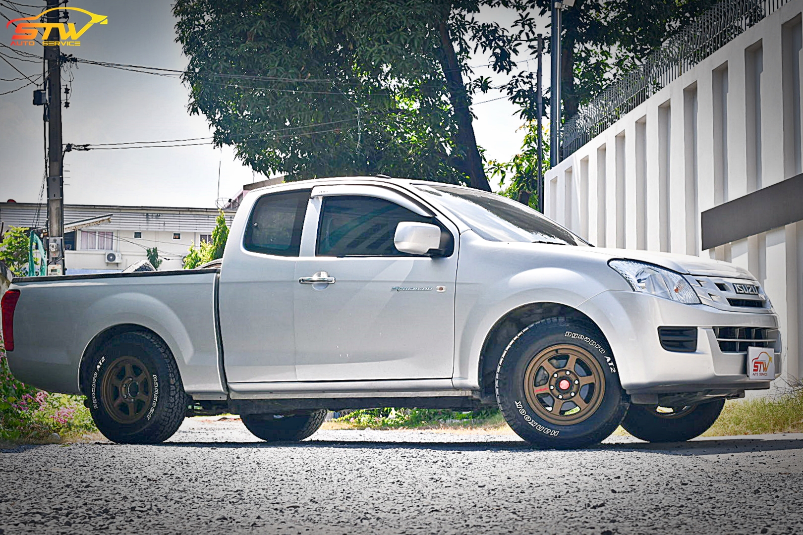 ล้อยางออฟโรด TE-37 BW (เลเซอร์แดง) ขอบ16นิ้ว HANKOOK Dynapro AT2 245/70R16 111T ติดตั้งใส่ ISUZU D-MAX