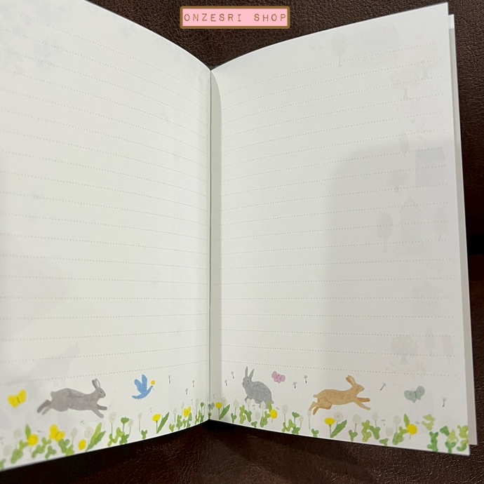 สมุด 2026 Schedule Book Family Diary เล่ม A6 ลาย Sachiko Iwabuchi - Flowers ขนาด 10 x 14.5 ซม. (112 หน้า) มีให้จดตั้งแต่เดือน 10/2025 - 3/2027 เป็นปฎิทินแบบ monthly & daily ช่องยาว