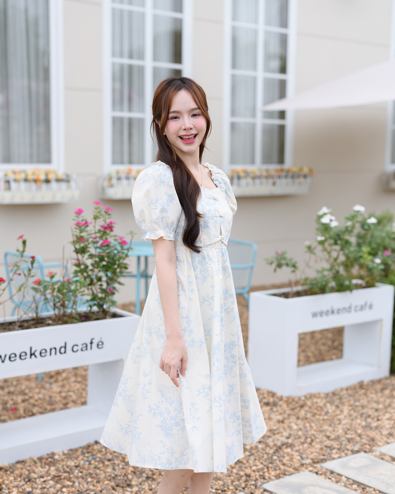 Ellie Leaves Dress เดรสกระดุมจีนลายใบไม้สีฟ้าบนพื้นสีครีม