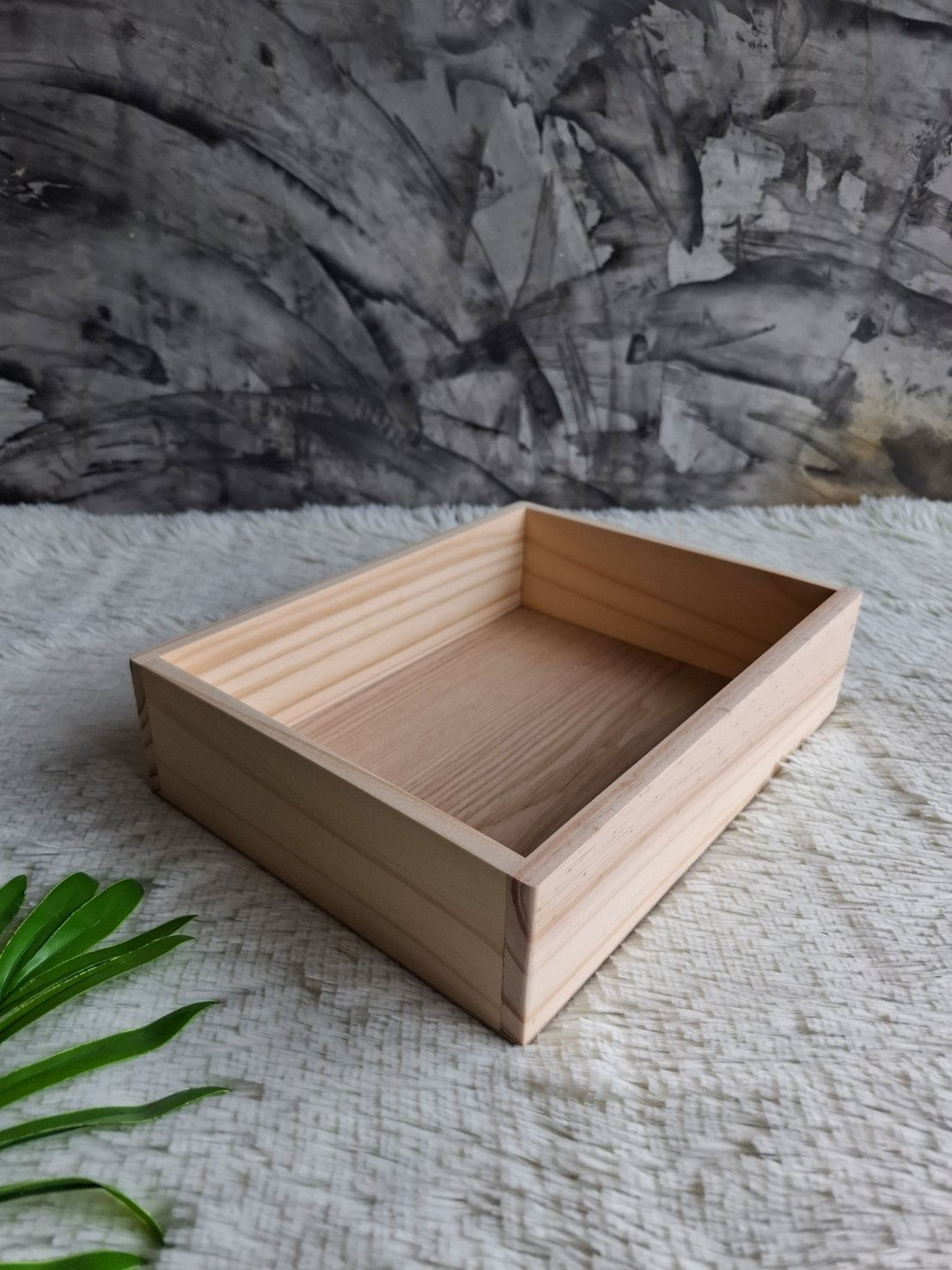 ถาดไม้สน