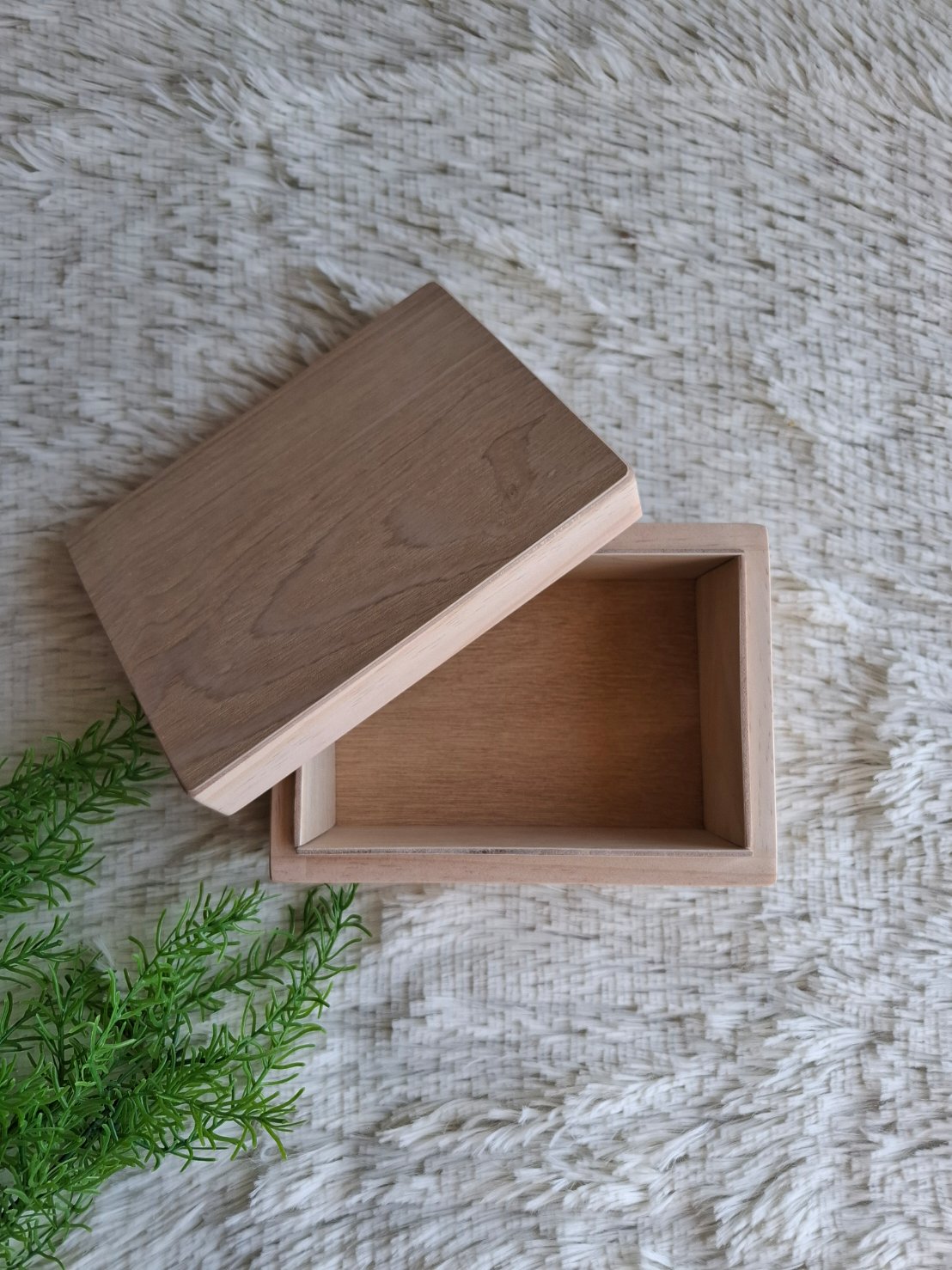 กล่องไม้สนฝาครอบ