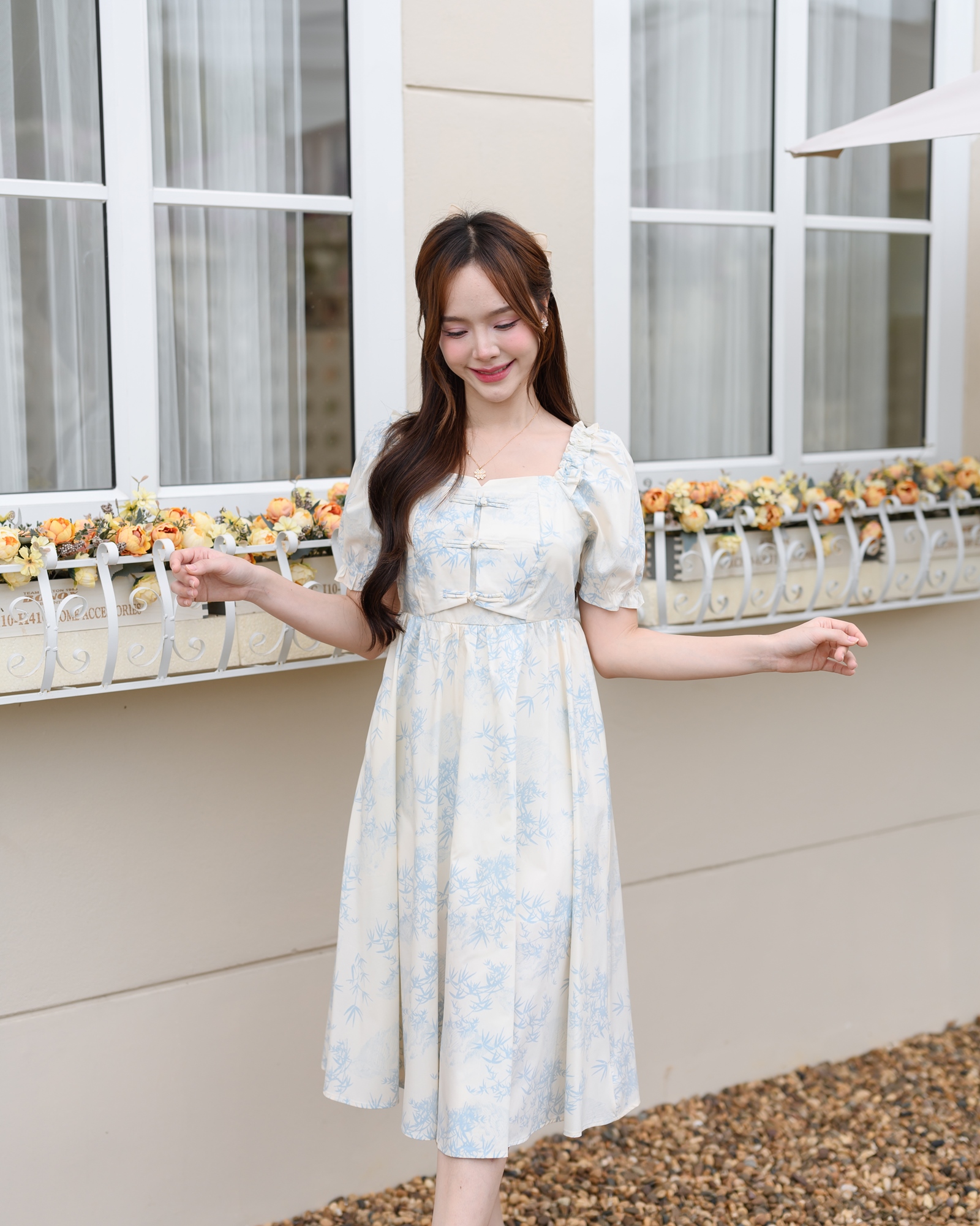 Ellie Leaves Dress เดรสกระดุมจีนลายใบไม้สีฟ้าบนพื้นสีครีม