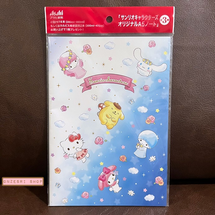 สมุด Sanrio Characters x Asahi Notebook (Limited) รวมลายตัวคาแรคเตอร์ Sanrio สีขาวน้ำเงิน ขนาด 14.8 x 21 ซม. (A5) มี 32 หน้า ของพรีเมียมจาก Asahi ญี่ปุ่น